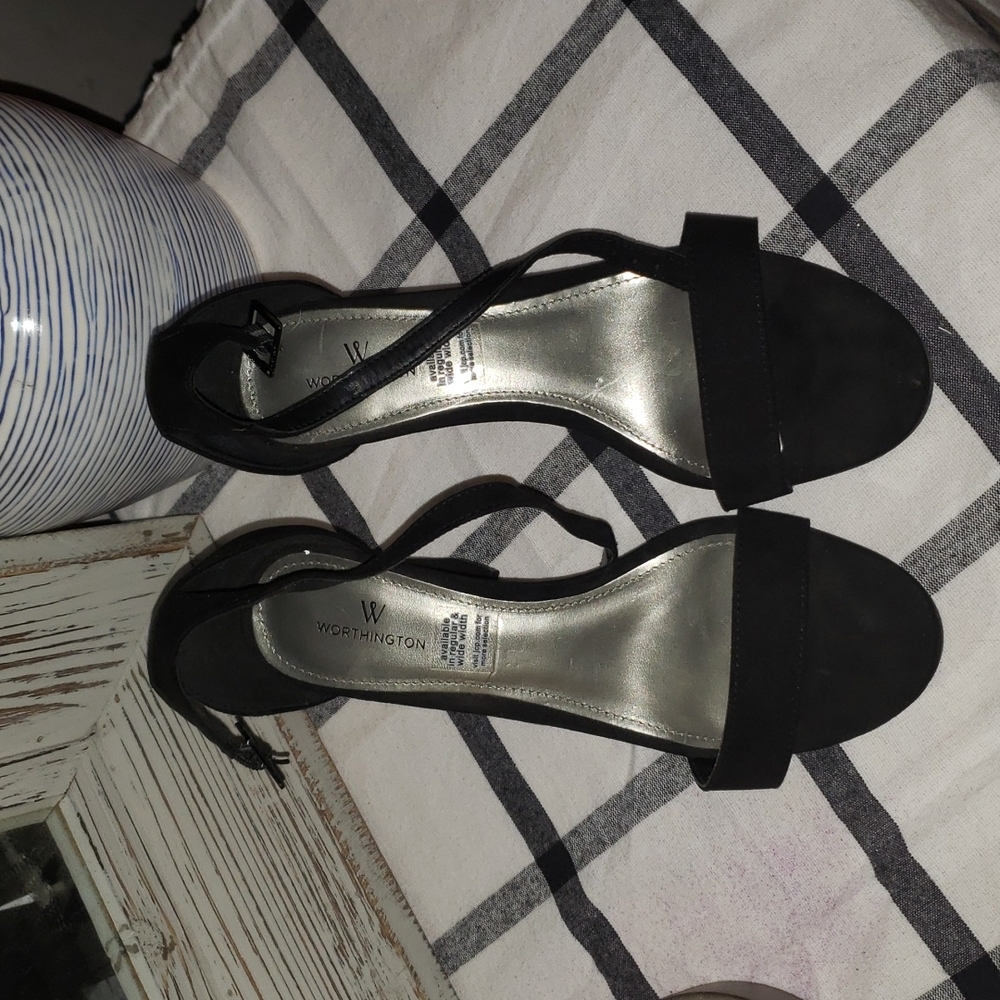 Black pump sandals